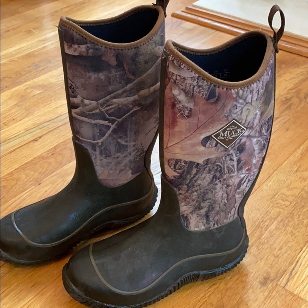Kids size 4 Muck Boots